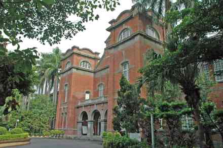 台北市立建国高级中学是台湾一所公立普通型高级中等学校
